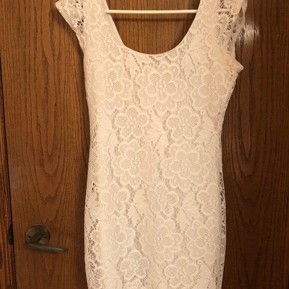 Women white lace curvy dress, with lining - Picture 1 of 8